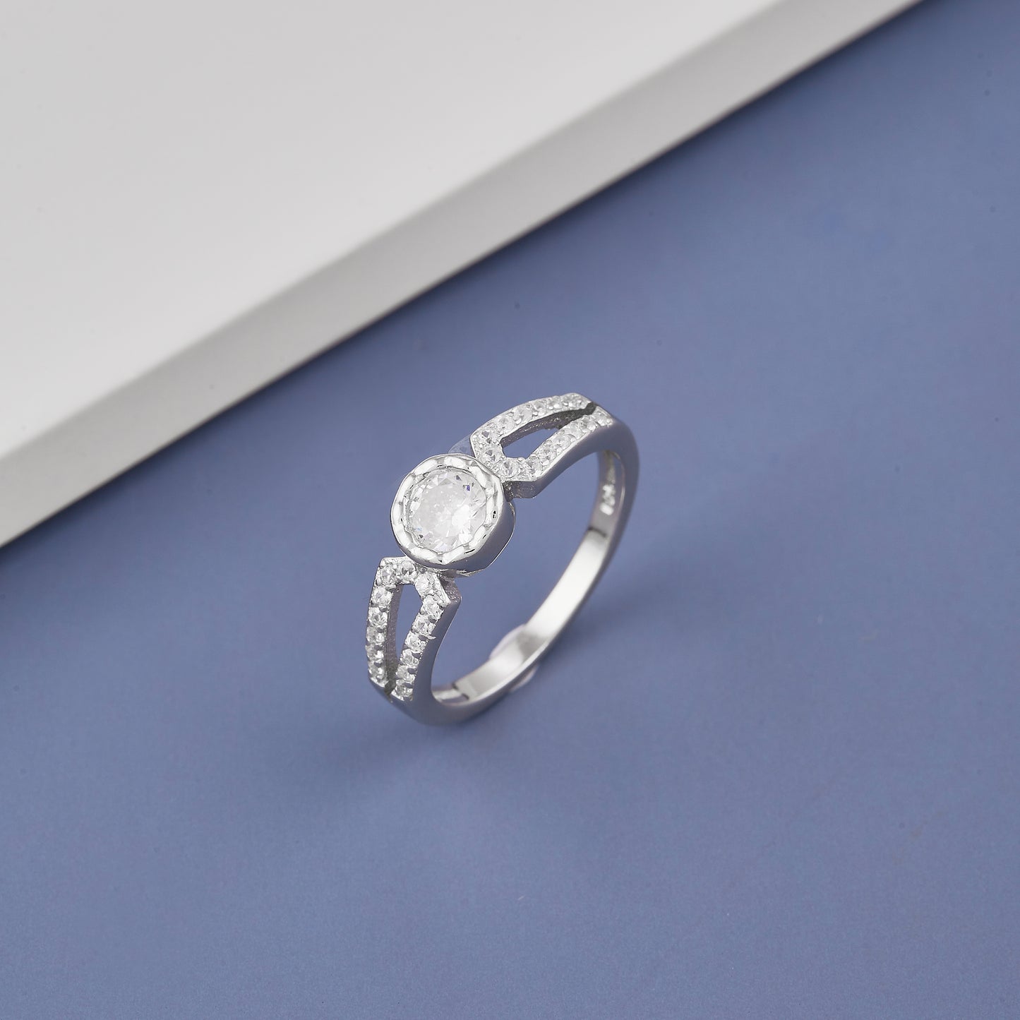 Ladies White Round Stone Diamond Ring
