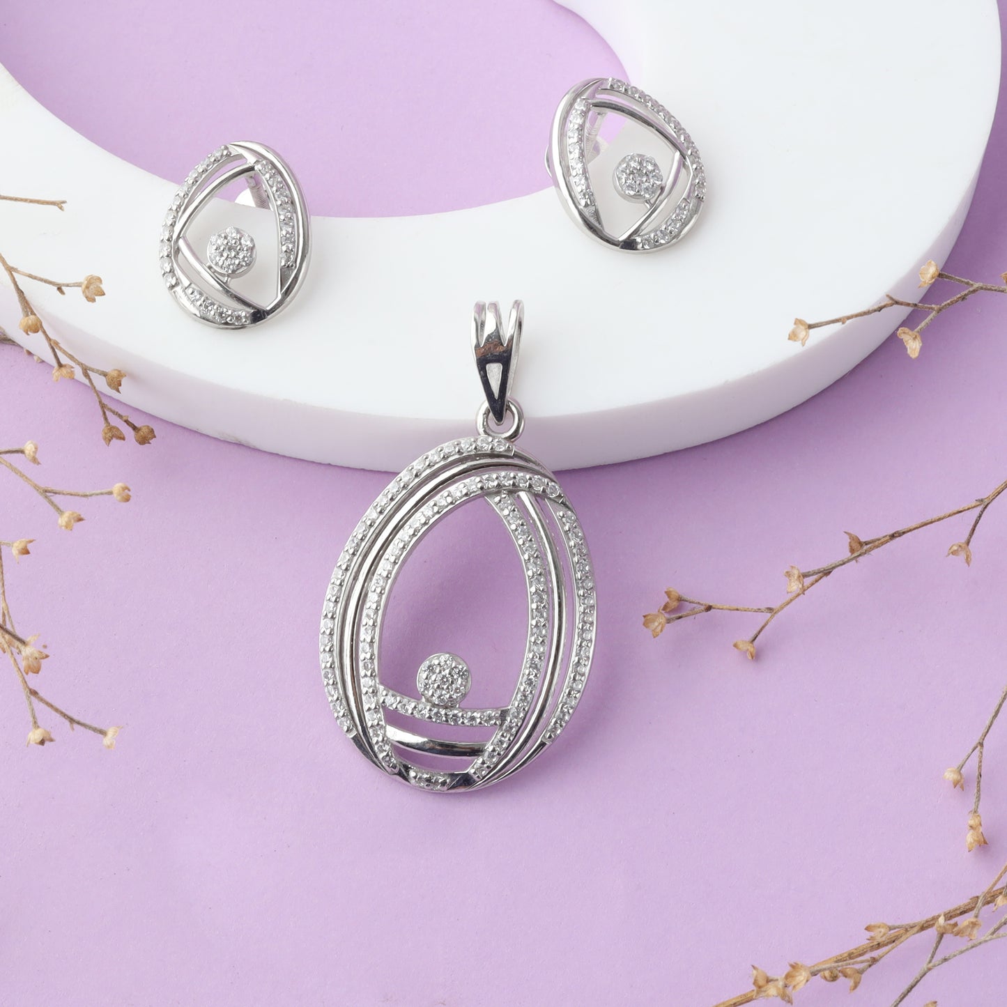 Stylish Silver Chain Pendant
