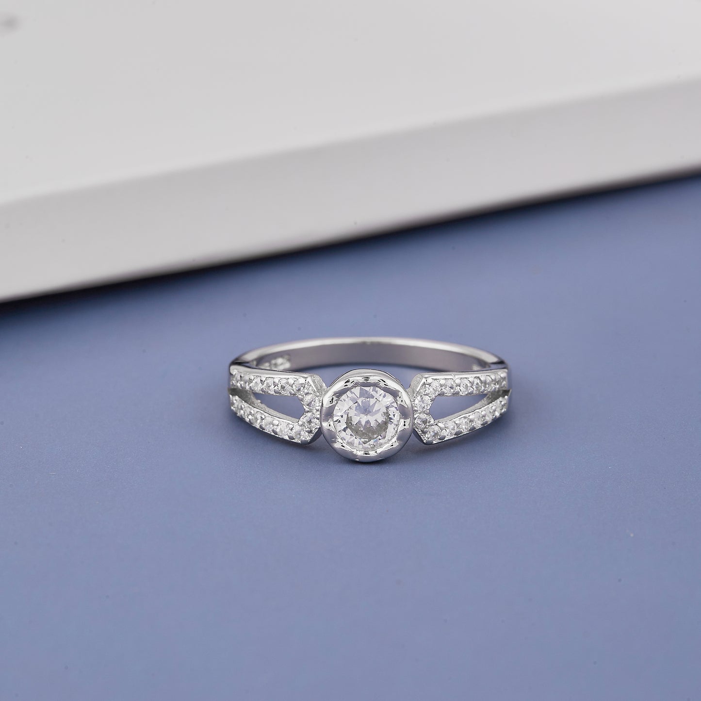 Ladies White Round Stone Diamond Ring