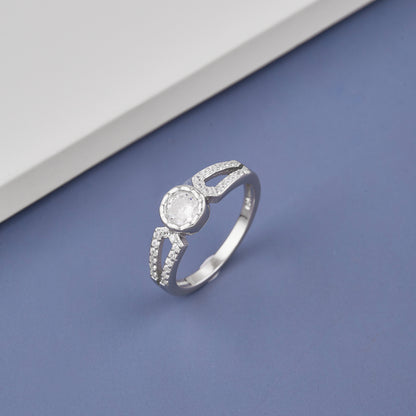 Ladies White Round Stone Diamond Ring