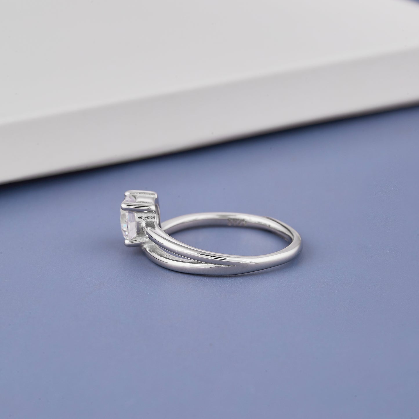 Ladies White Round Stone Diamond Ring