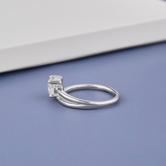 Ladies White Round Stone Diamond Ring