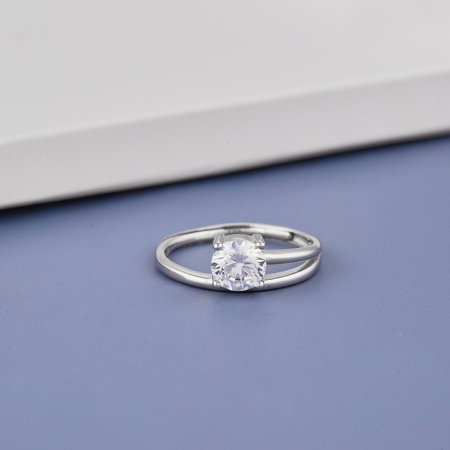 Ladies White Round Stone Diamond Ring