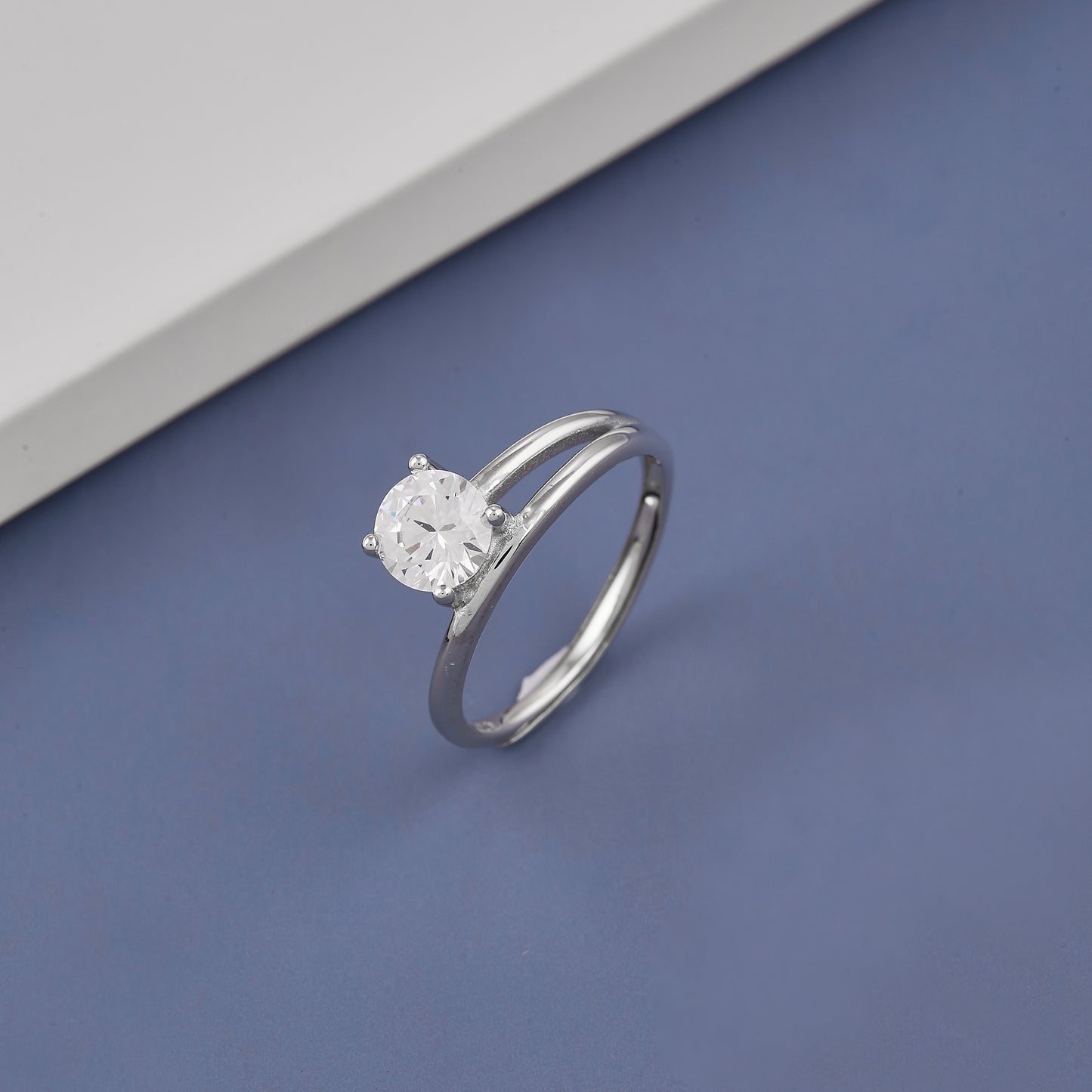 Ladies White Round Stone Diamond Ring