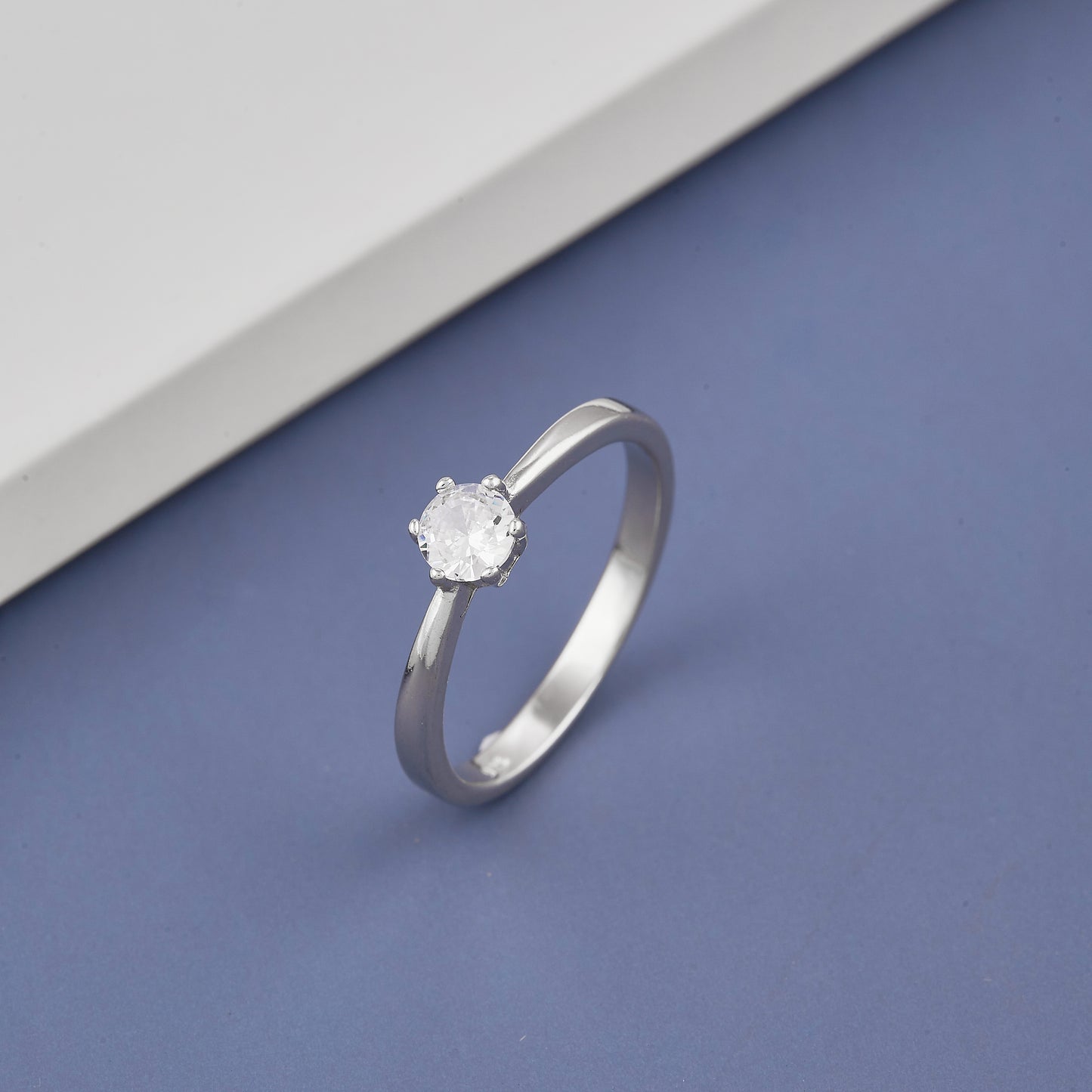 Ladies White Round Stone Diamond Ring