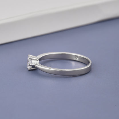 Ladies White Round Stone Diamond Ring