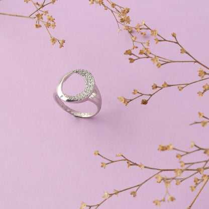 Fashionable Ladies Diamond Ring