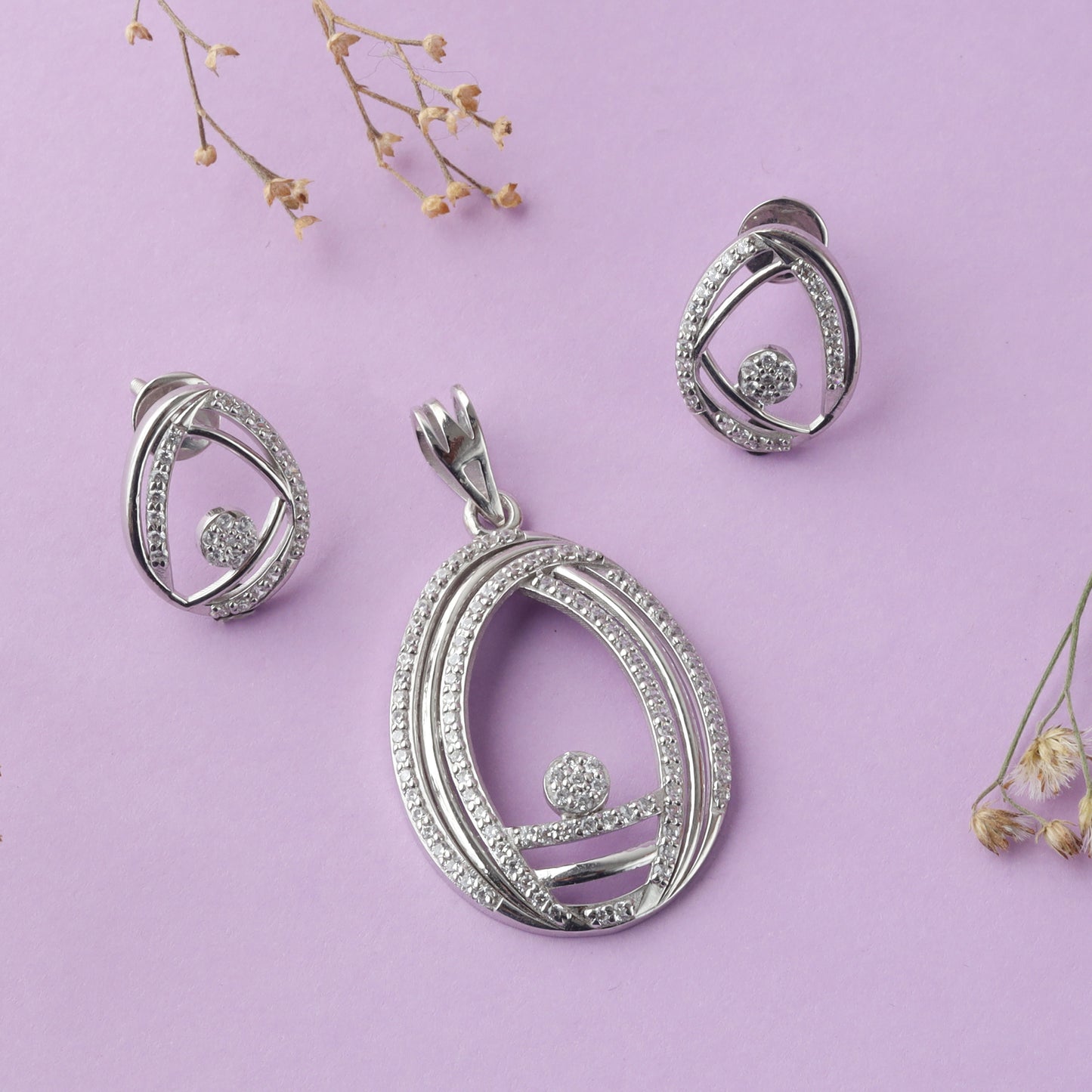 Stylish Silver Chain Pendant