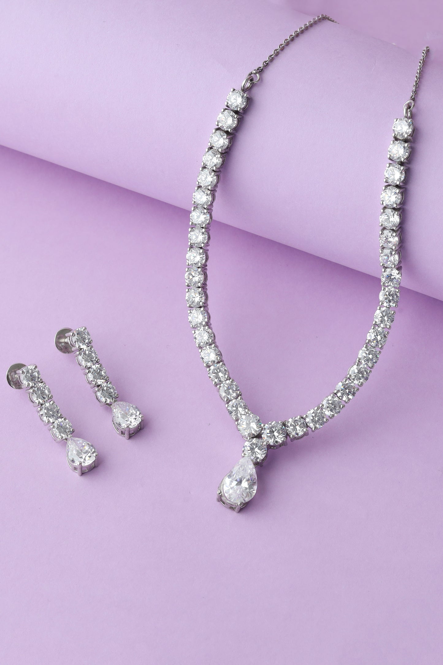 Luminous Ladies Necklace