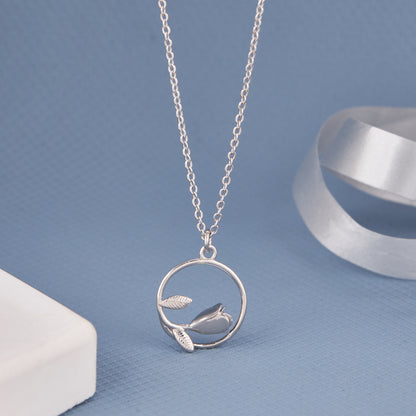 Rose in Round Chain Pendant