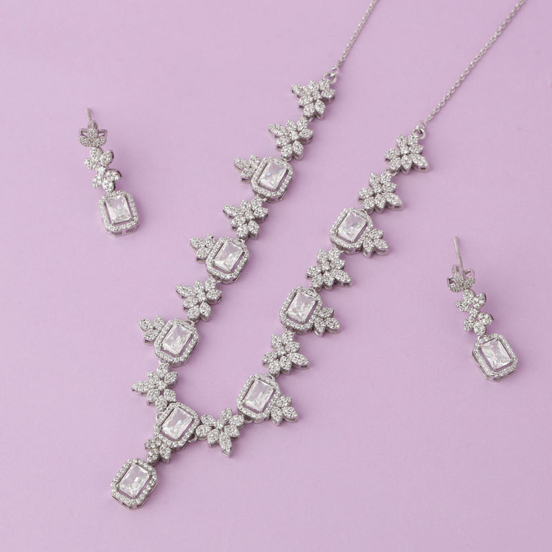 SILVER SHIMMER NECKLACE