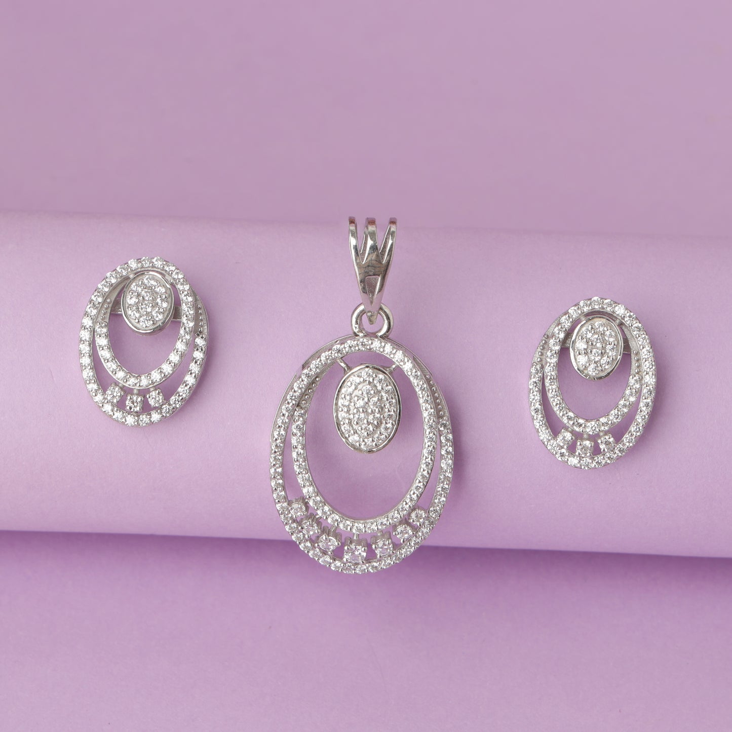 Unique Silver Chain Pendant