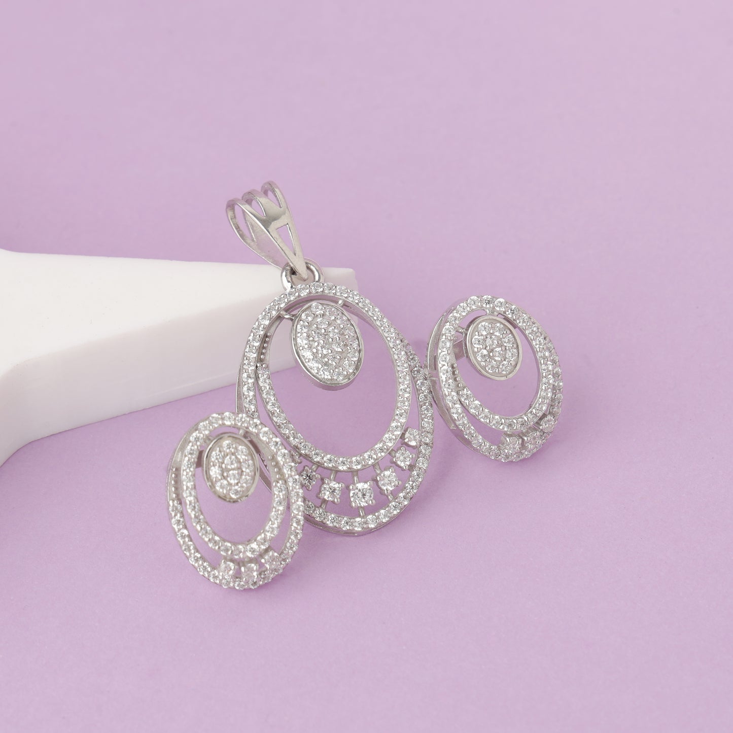 Unique Silver Chain Pendant